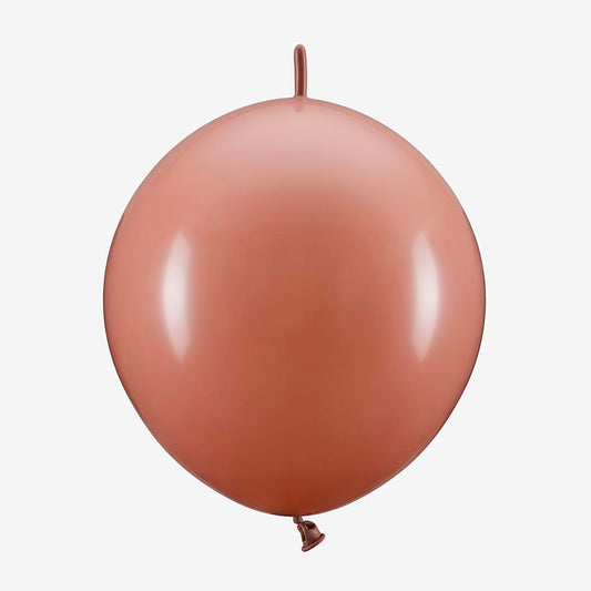 Créez une guirlande de ballons rose poudré pour un anniversaire girly