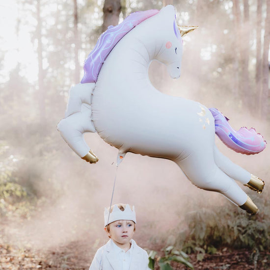 Ballon licorne galopant idéal pour décorer son intérieur 