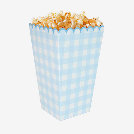 8 boites à popcorn vichy bleues pour une table de bonbons de bapteme