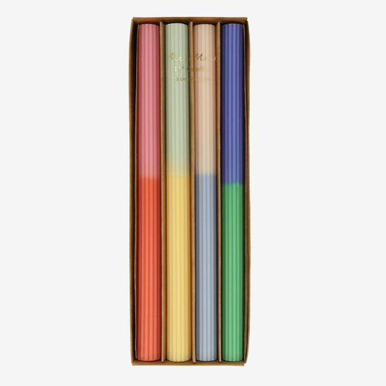 Ajoutez du contraste avec ces bougies bicolores pour votre déco