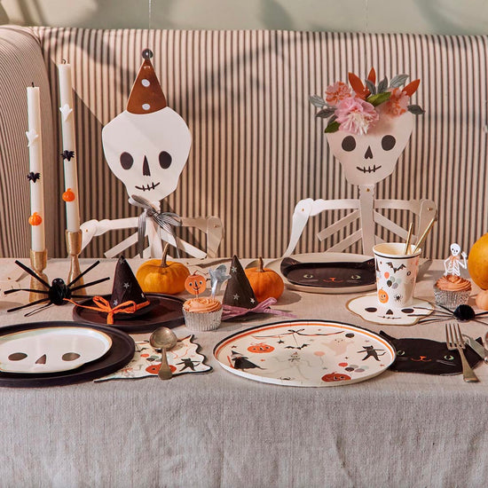 2 bougies pour éclairer une table d'halloween