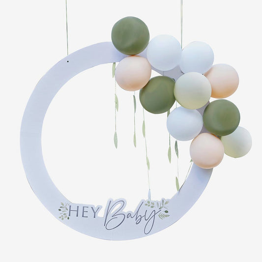 Marco de fotomatón con globos para una elegante actividad de baby shower