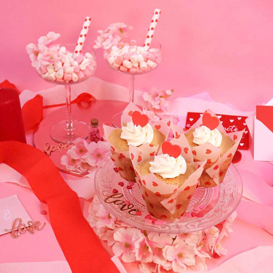 24 caissettes à cupcake cœur rouge pour une Saint-Valentin gourmande
