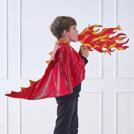 Cape de dragon rouge : cadeau anniversaire original pour enfant