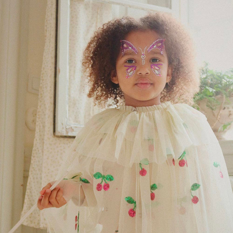 Cape cerises et baguette de fée : idée cadeau enfant