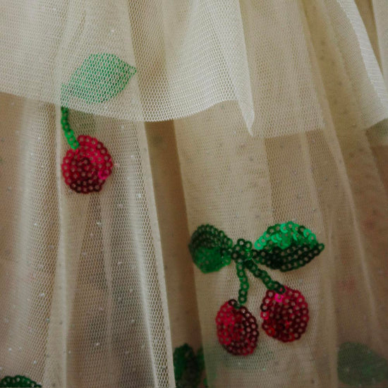 Cape cerises et baguette de fée : cadeau anniversaire enfant