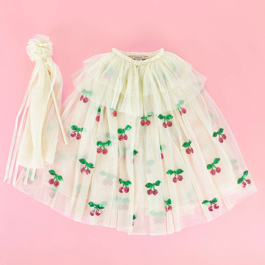 Cape cerises et baguette de fée : cadeau anniversaire fruit et coloré pour une petite fille