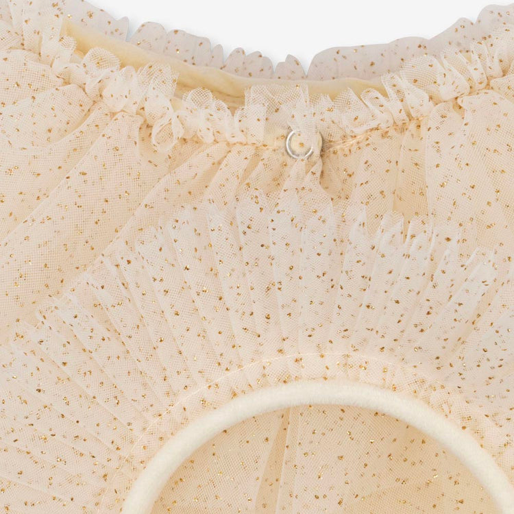 Cape crème et dorée et serre-tête : idée cadeau anniversaire princesse