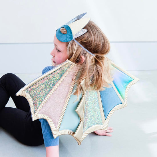Cape dragon à paillettes : accessoire costume carnaval chic