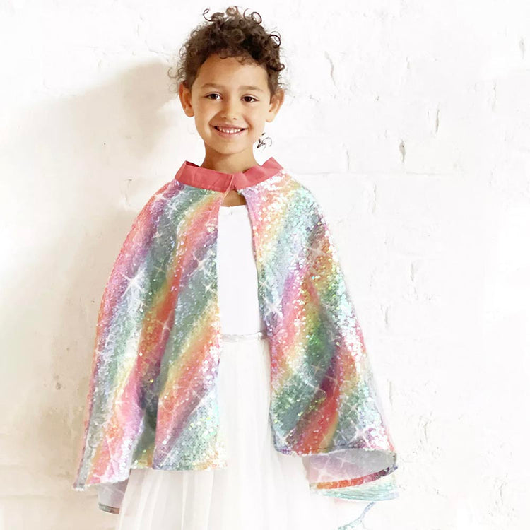 Cape arc-en-ciel à sequins : accessoire deguisement enfant anniversaire