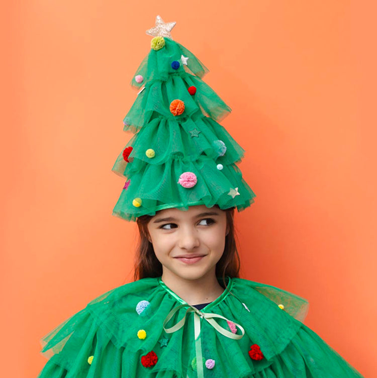 le plus joli chapeau en forme de sapin de noel et boules en tulle vert