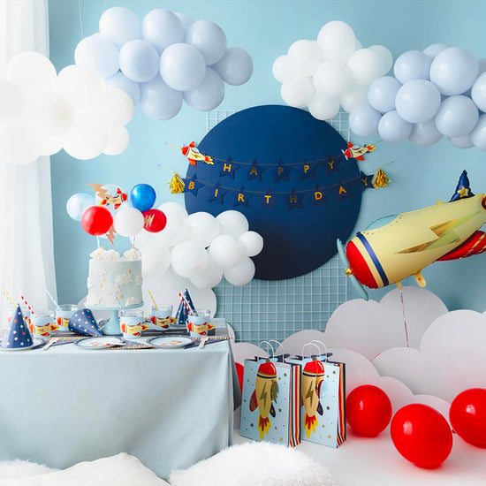 Décoration d'anniversaire sur le thème de l'aviation - Party Deco