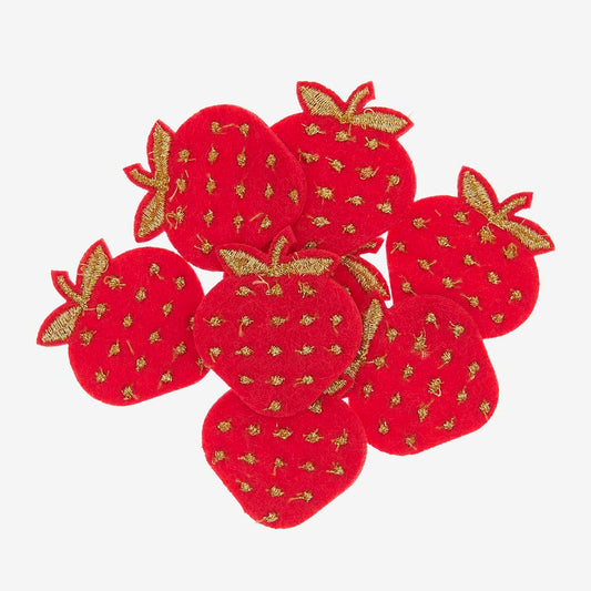 Confettis en feutrine fraises : decoration anniversaire ete