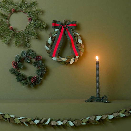 Couronne de Noël feuilles vertes : décoration fêtes de Noël 