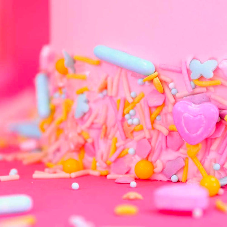 Confettis en sucre colorés pour décorer un gâteau princesse