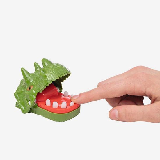 jouet dino qui croque les doigts