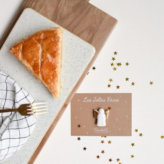 Epiphanie : fève en porcelaine ange pour galette des rois