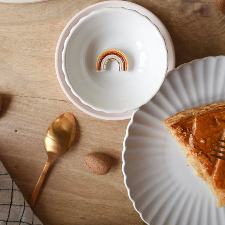 Fève arc en ciel en porcelaine pour garnir la galette des rois