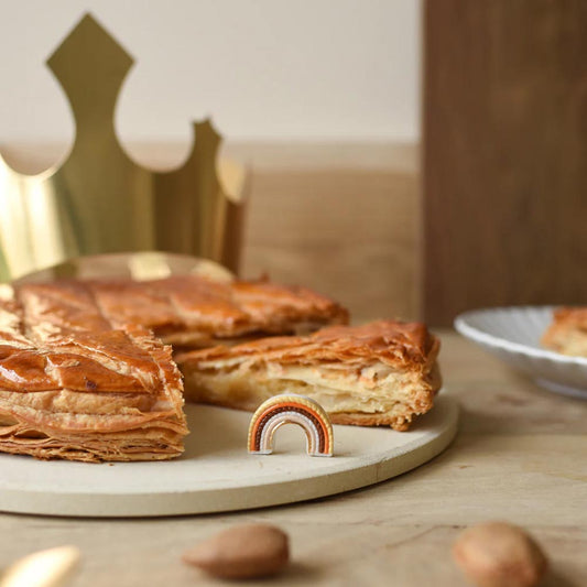 Fève en porcelaine arc en ciel pour galette des rois faite maison