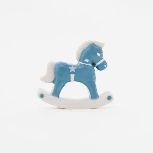 Fève porcelaine cheval à bascule bleu, parfaite pour la galette des rois