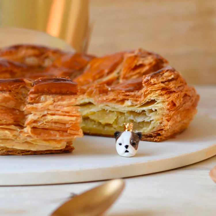 Fève bouledogue, l’accessoire mignon pour la galette des rois