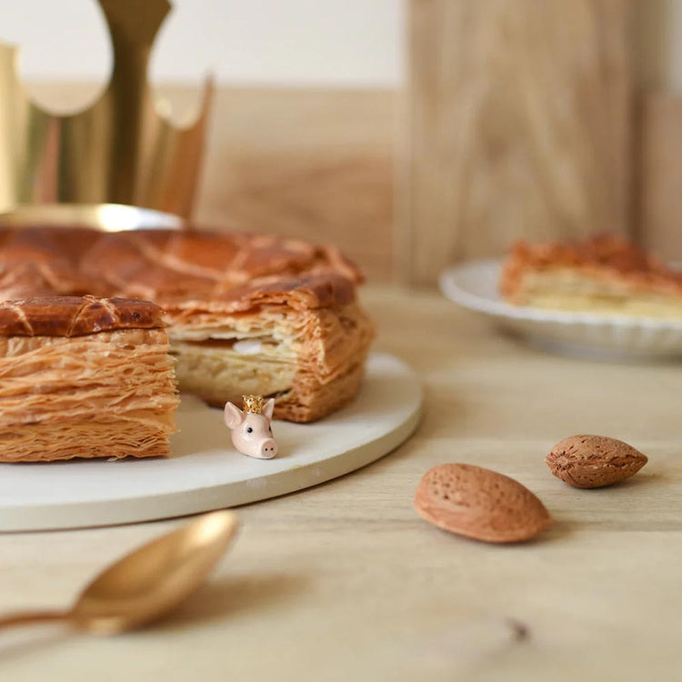 Fève cochon en porcelaine pour garnir la galette des rois