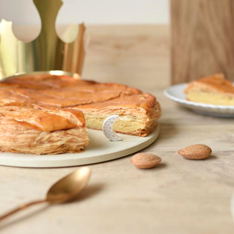 Fève en porcelaine lune pour galette des rois faite maison