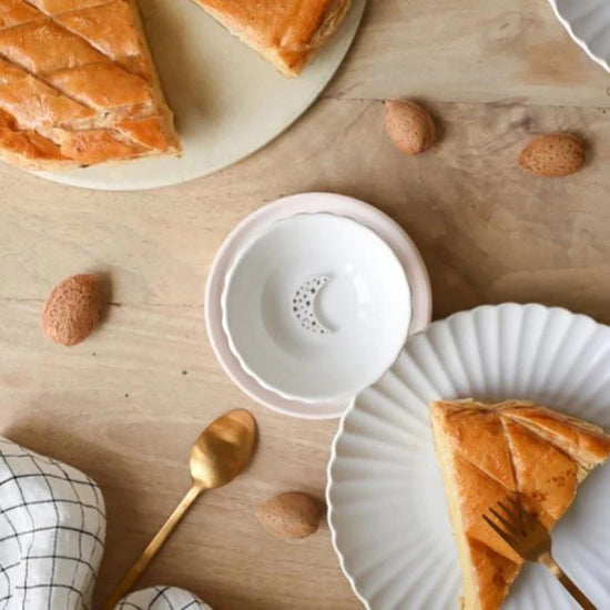 Fève lune en porcelaine pour garnir la galette des rois