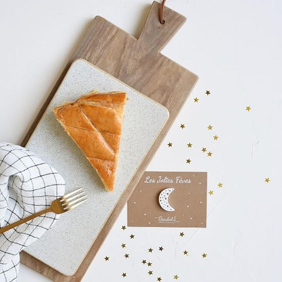 Epiphanie : fève en porcelaine lune pour galette des rois