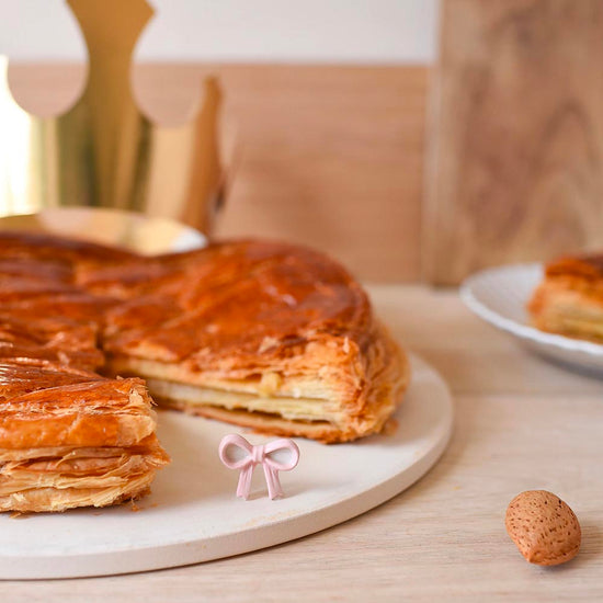 Décoration pour gâteau : fève porcelaine noeud décoration de table