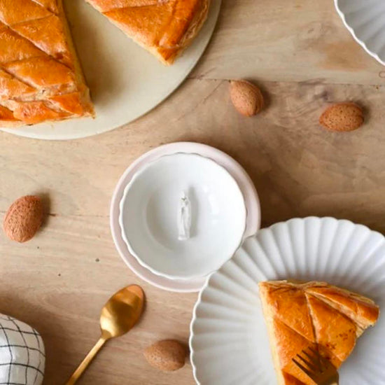 Epiphanie : fève en forme de la Vierge pour garnir la galette