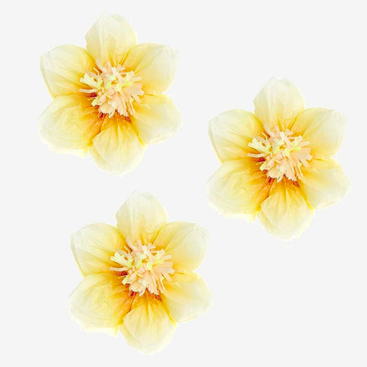 3 fleurs en papier de soie jaune : decoration anniversaire ete