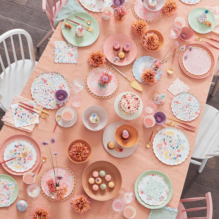 Assiettes en carton au motif Jardin Anglais, idéales pour une table élégante et fleurie