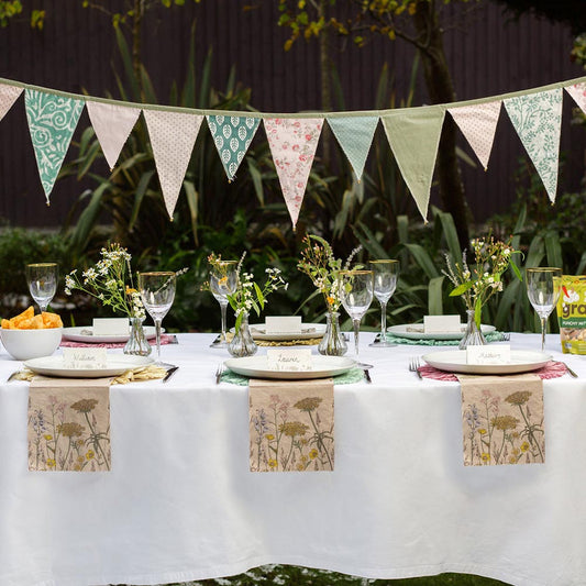 Wild flower paper napkins: birthday table decoration