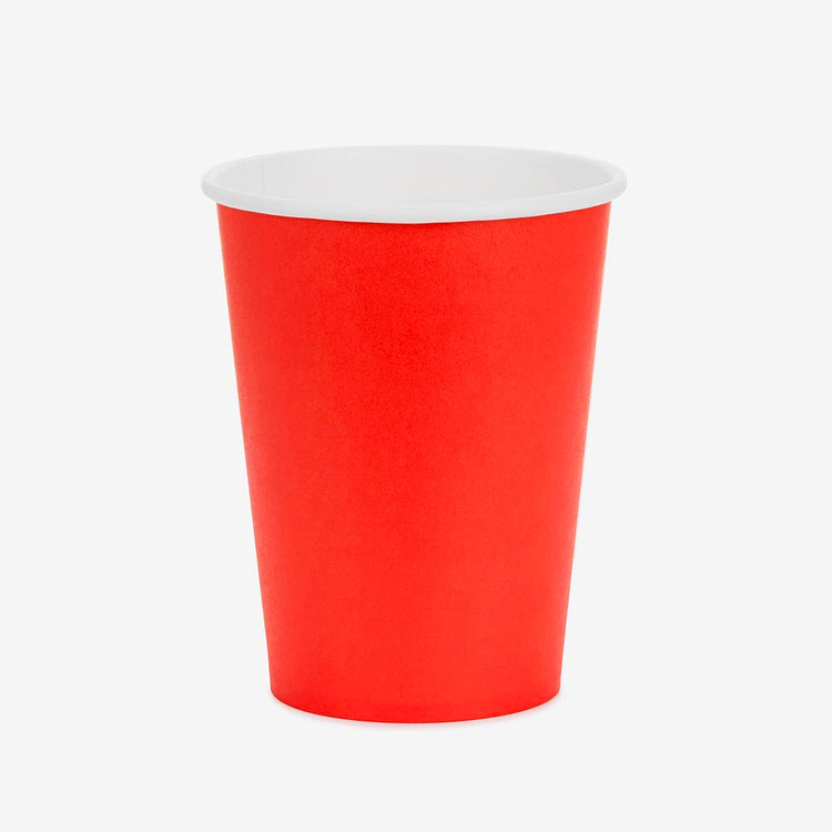 Gobelets rouges : décoration anniversaire