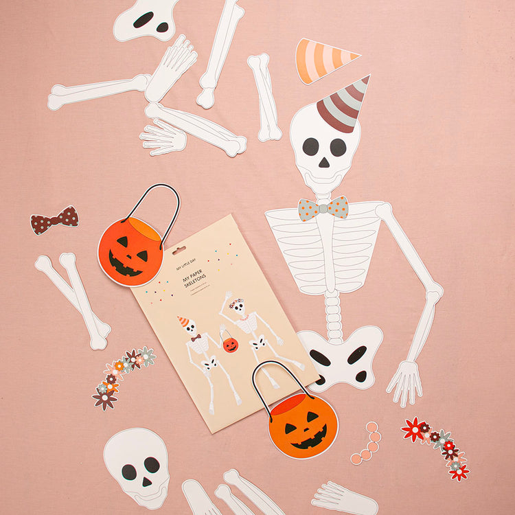 Comment suspendre 2 squelettes en papier pour halloween
