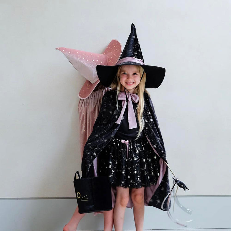 Cape noire de sorcière pailletée : idée cadeau d'anniversaire enfant