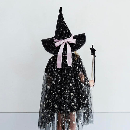Cape tulle noire étoilée : déguisement d'Halloween