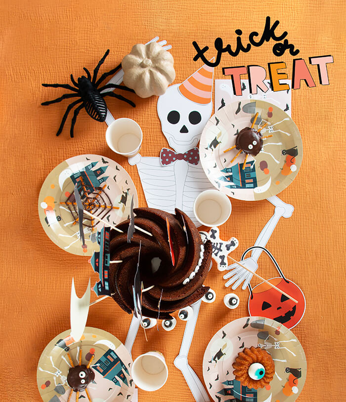 table d'halloween my little day avec déco squelette