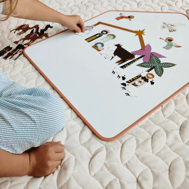 Jeu magnétique la crèche de Noël  : idée décoration pour chambre d'enfant