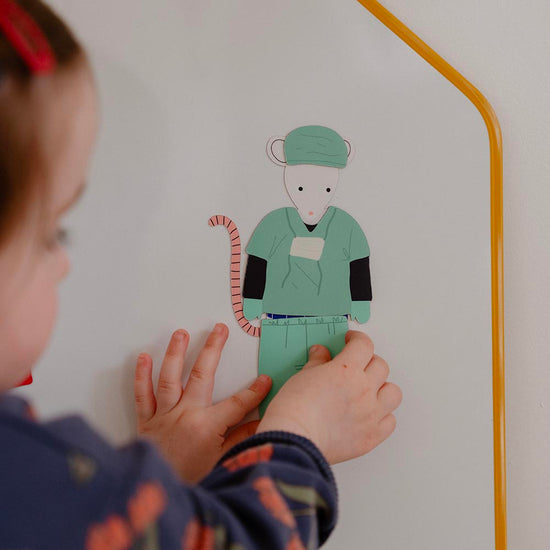 Jeu magnétique souris à habiller en pompier, astronaute médecin : idée cadeau anniversaire enfant 