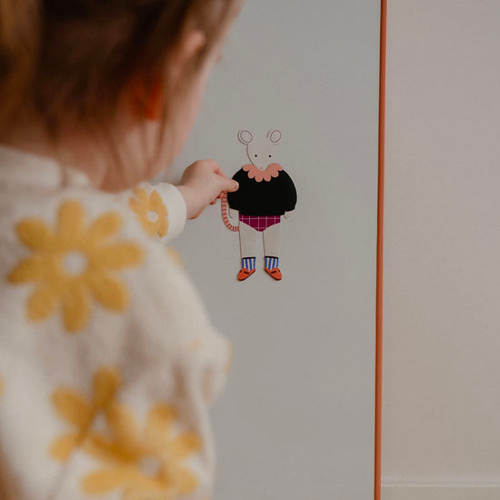 Jeu magnétique sur le thème des métiers créatifs : musicien, peintre, clown, idée cadeau anniversaire enfant