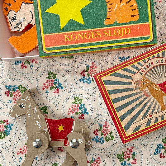 Cheval en bois décoration anniversaire enfant  