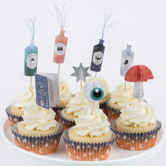 Halloween : cupcakes avec cake toppers potions et grimoires