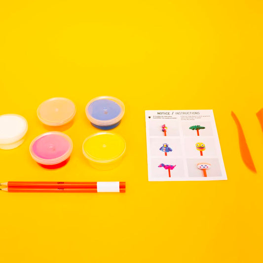 Bricolage enfant : crayons à personnaliser avec pâte à modeler