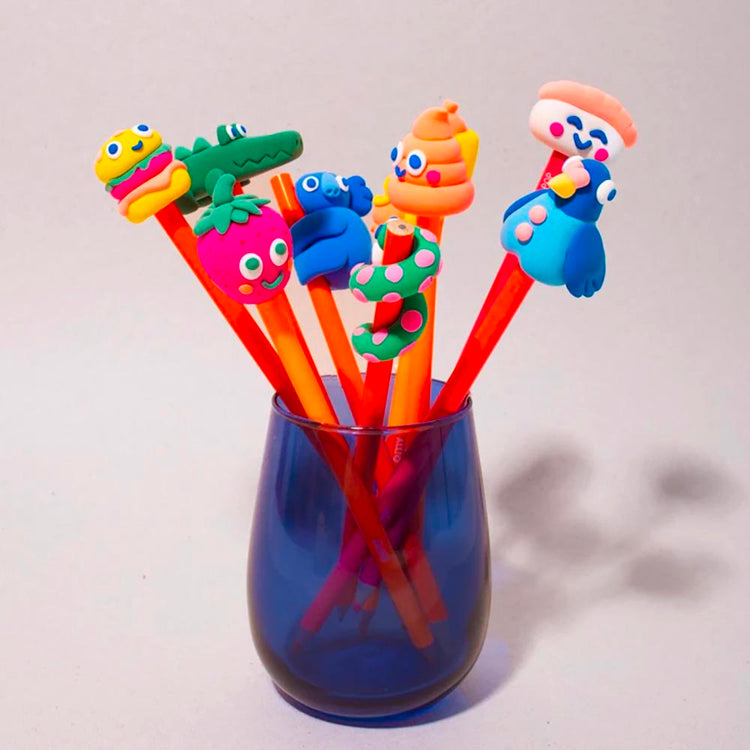 Bricolage enfant : crayons et pâte à modeler - Cadeau anniversaire
