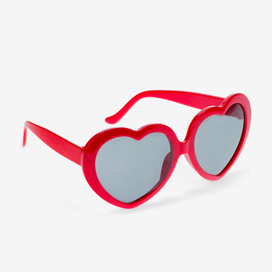 Paire de lunettes coeurs rouges : idée accessoire anniversaire