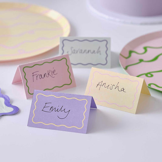 Marque place wavy pastel : decoration anniversaire bapteme