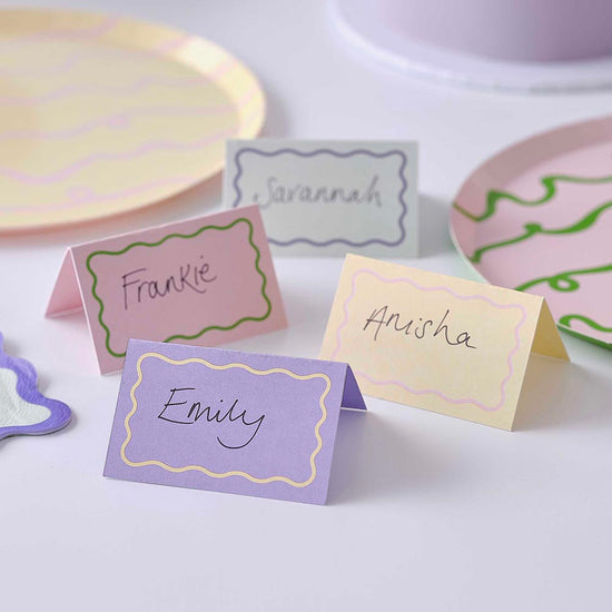 Marque place wavy pastel : decoration anniversaire bapteme