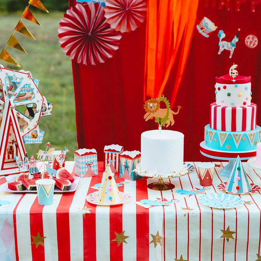 Nappe en papier rayures rouges étoilées